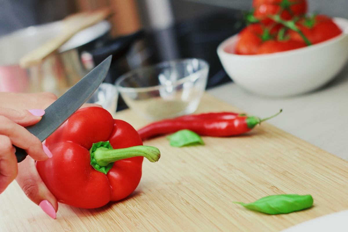 slicing bell pepper