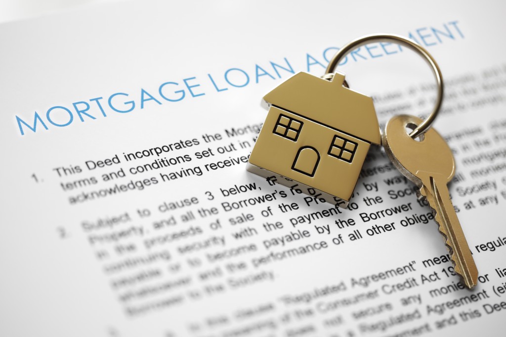 house keys and mortgage loan