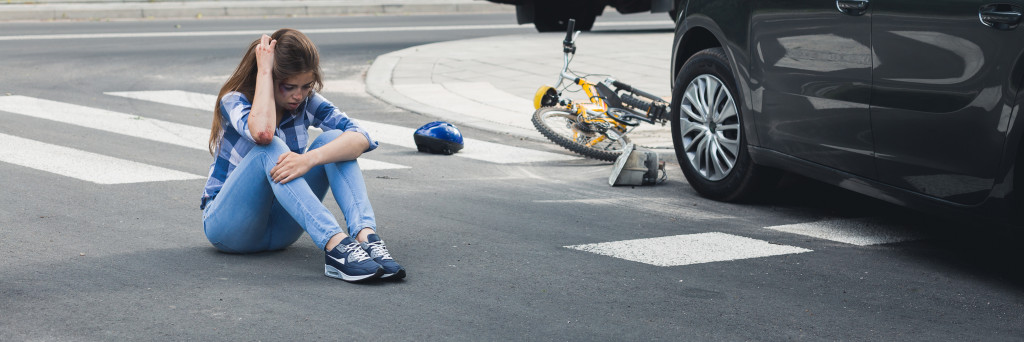 woman in bike accident