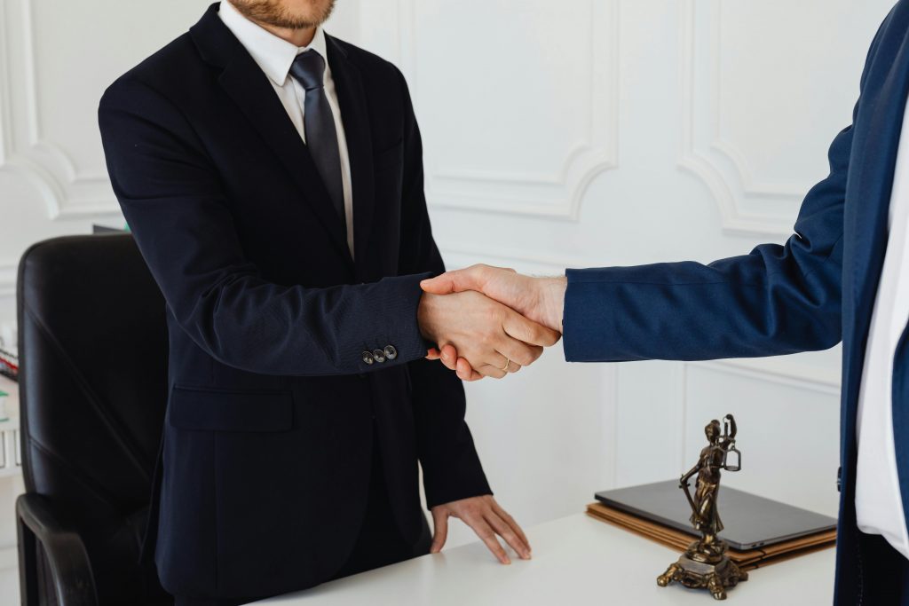 how do lawyers negotiate settlements